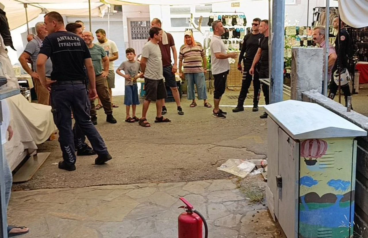 Antalya'da vatandaş klimalara yüklendi, elektrik hatlarında yangın çıktı - 1. Resim