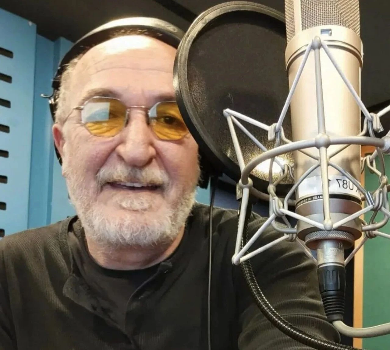 Breaking Bad dizisinde Walter White'ı seslendiren Aykut Uğur Taşdemir 58 yaşında hayatını kaybetti