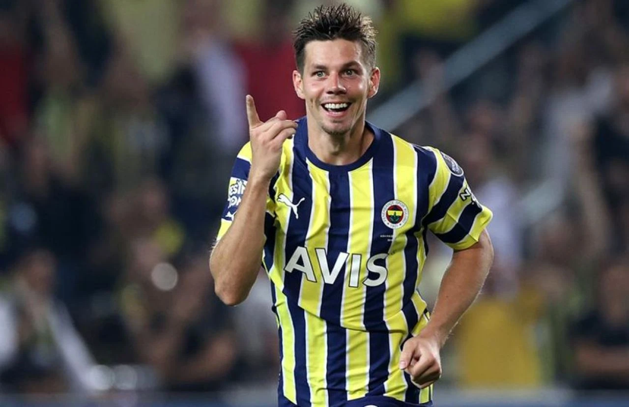 Fenerbahçe'de ayrılık krizi! Jose Mourinho'nun biletini kestiği iki isim teklifleri geri çevirdi - 1. Resim