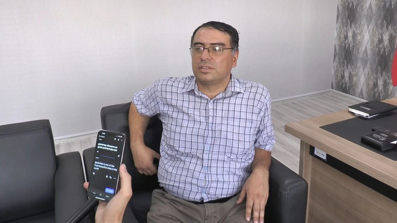 Gaziantep'te yaşayan İngilizce Öğretmeni Enis Tataroğlu 1 ayda 1 dil öğreniyor! Toplam 68 dil konuşabiliyor - 2. Resim