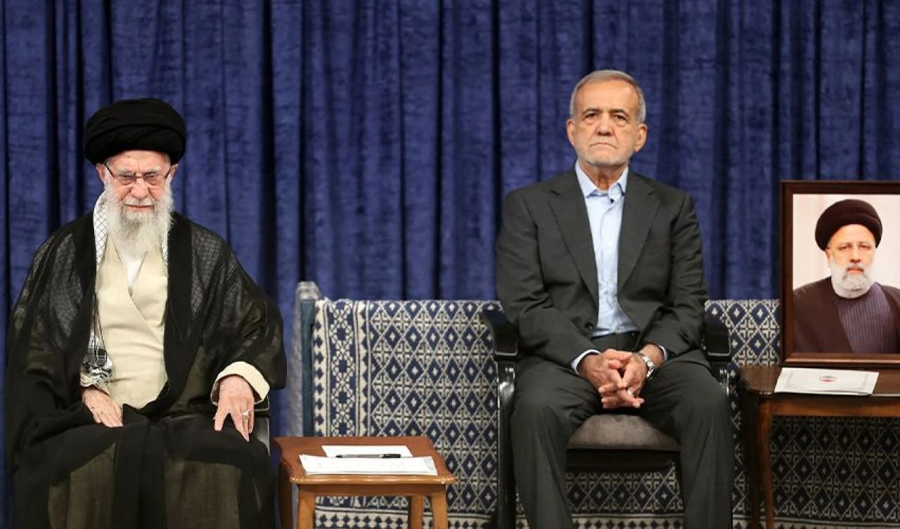 İran’ın yeni Cumhurbaşkanı Pezeşkiyan mazbatasını aldı! Hamaney'den açık destek geldi