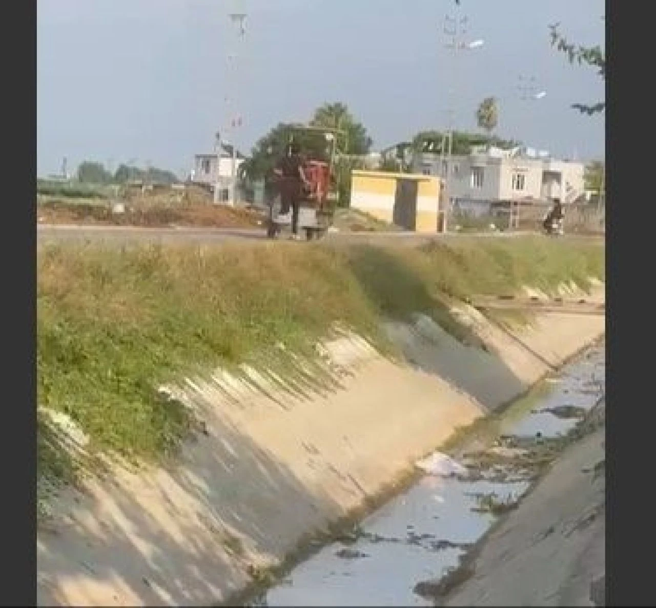 Oğlunu motosiklete bağlayıp, metrelerce sürükledi! Vicdansız baba gözaltında - 1. Resim