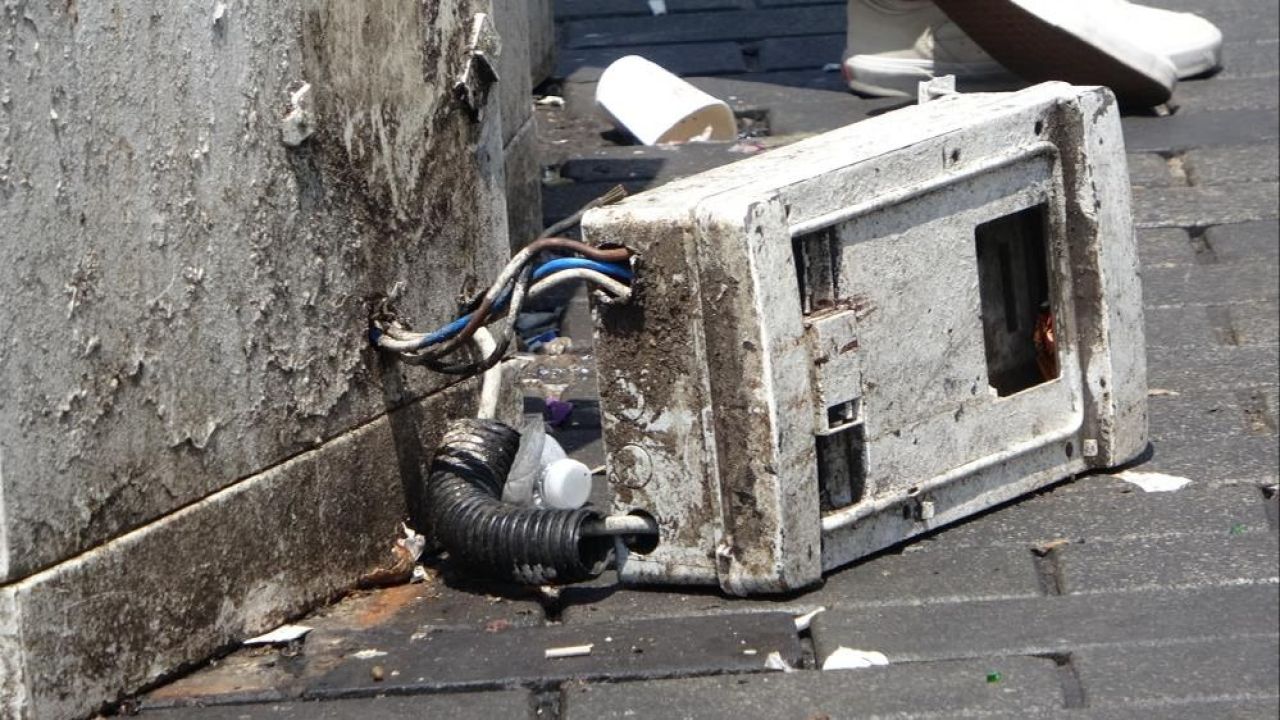 Taksim’de büyük tehlike: Yetkililer olay yerinde! 'İkinci İzmir vakası yaşamak istemiyoruz' - 2. Resim