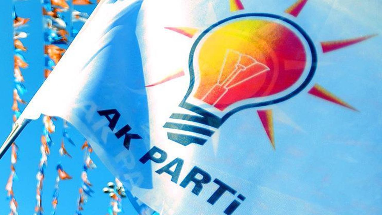 AK Parti&#039;de istifa! &#039;Lüzum&#039; dedi, başkanlık görevini bıraktı