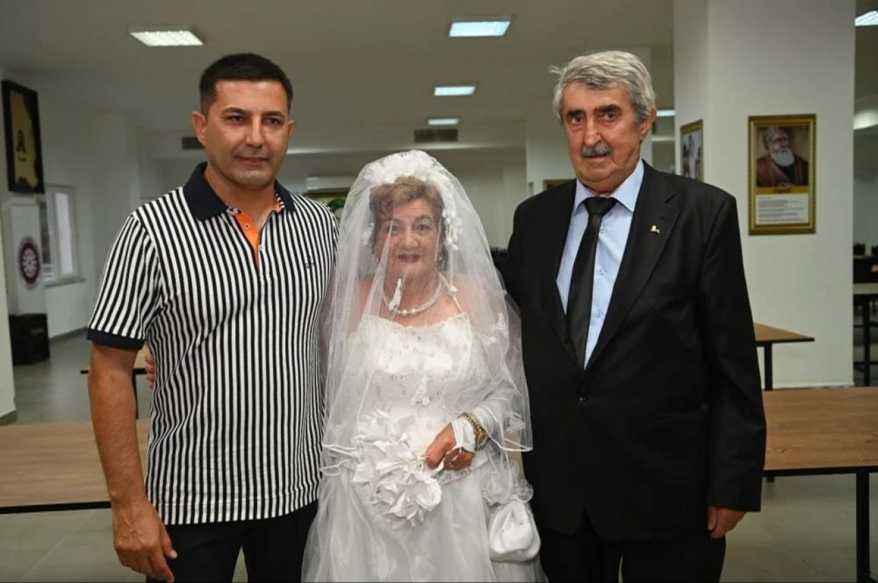 Gözlerini dolduran hayalini 56 yıl sonra gerçekleştirebildi!