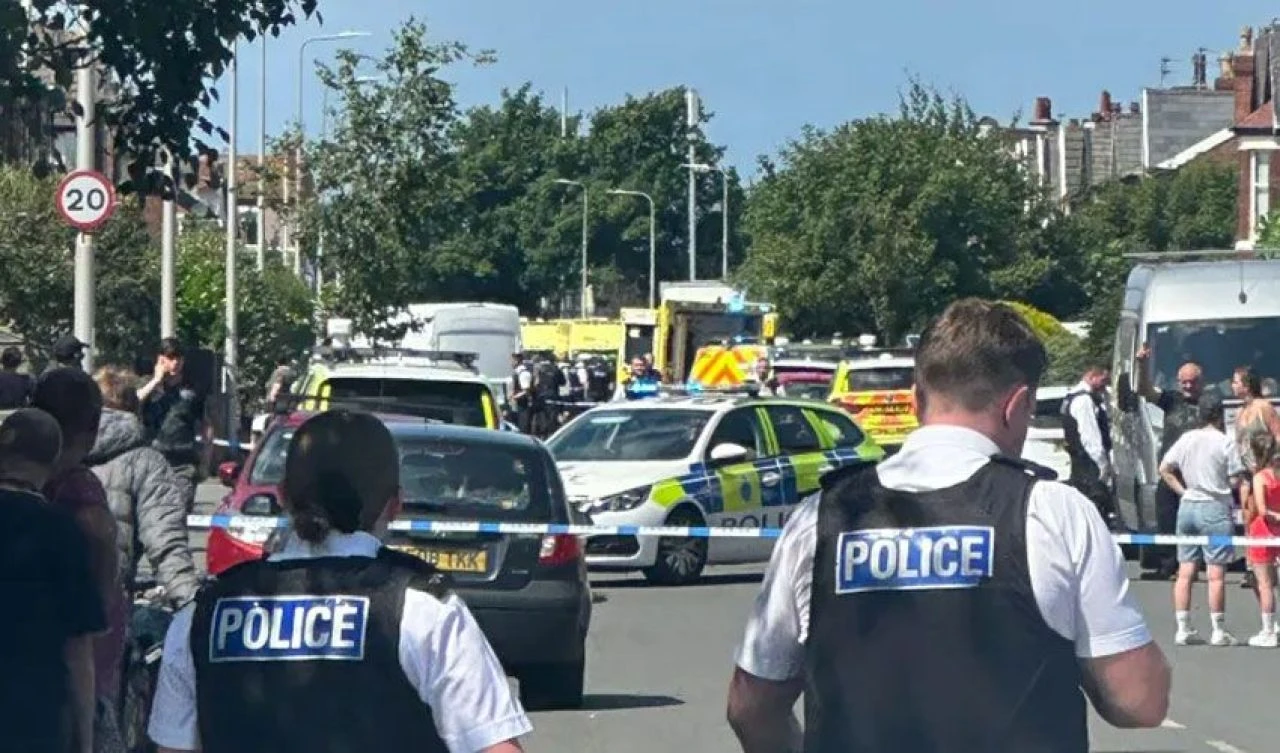 İngiltere'de bıçaklı saldırı: Ölü ve yaralılar var