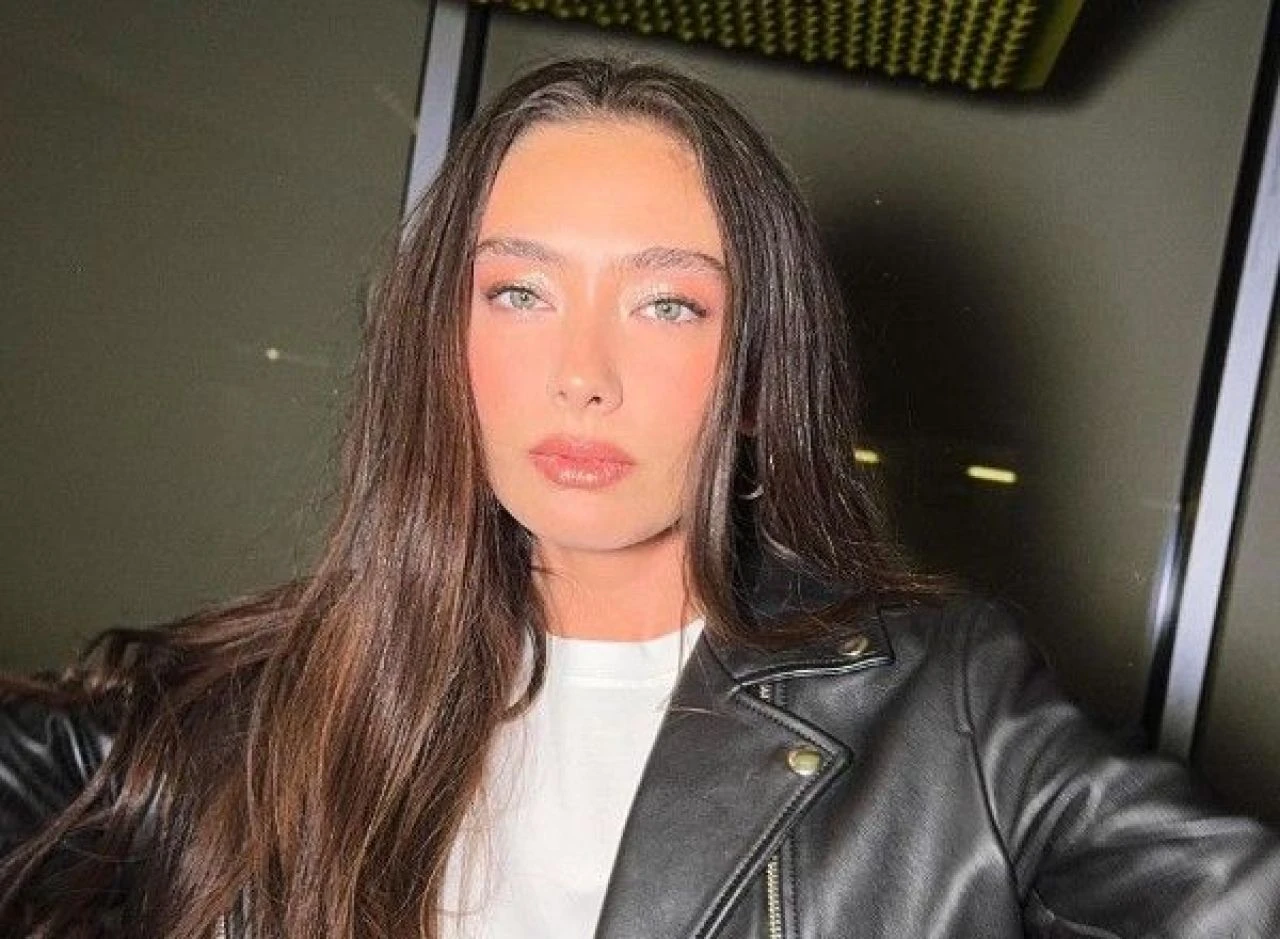 Hamile olduğunu duyuran Neslihan Atagül, Kadir Doğulu ile 8 Temmuz 2016 tarihinde evlendi