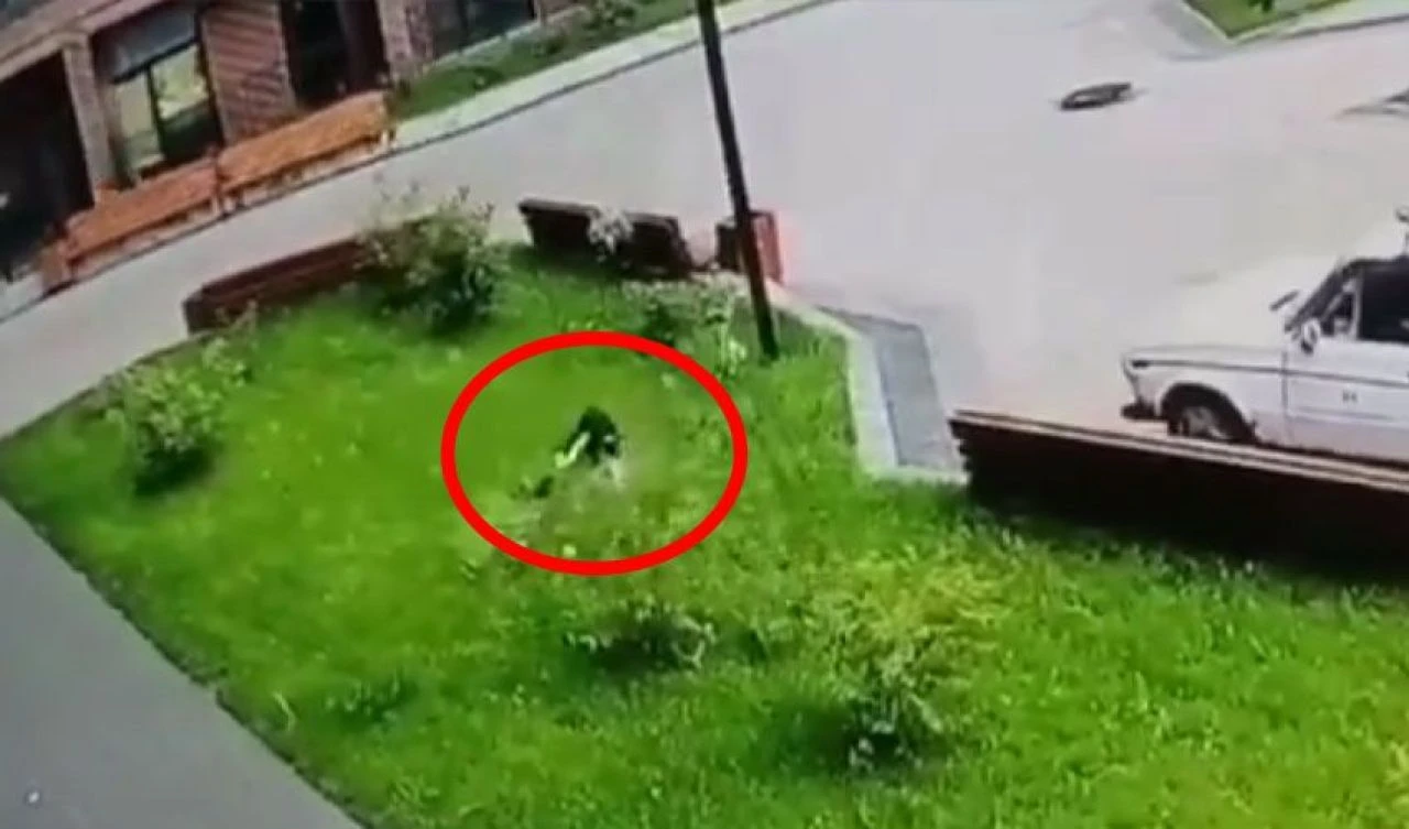 Rusya'da şoke eden olay: 13. kattan düştü kendi başına yürüdü! İşte o anlar - 1. Resim