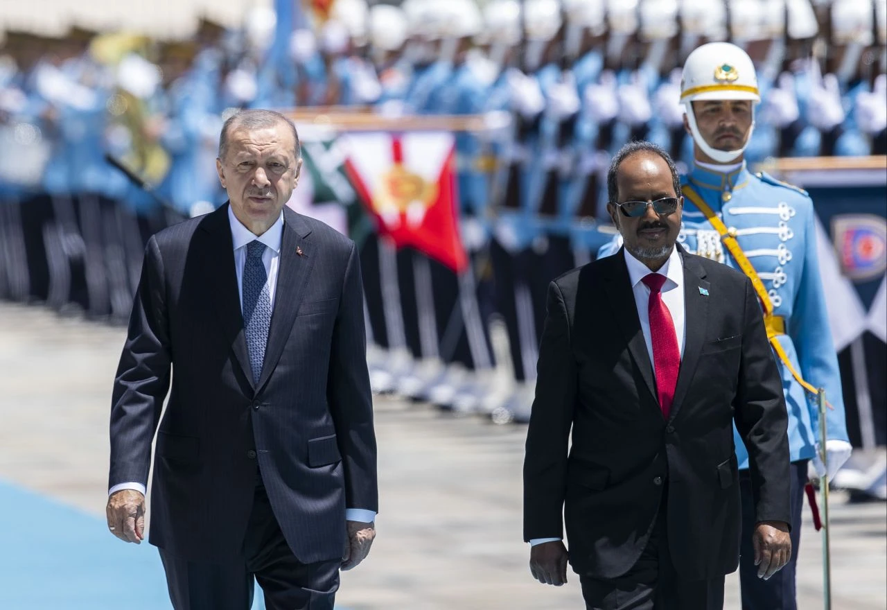 Tezkere sonrası diplomasi! Cumhurbaşkanı Erdoğan, Somali Cumhurbaşkanı ile görüştü - 1. Resim