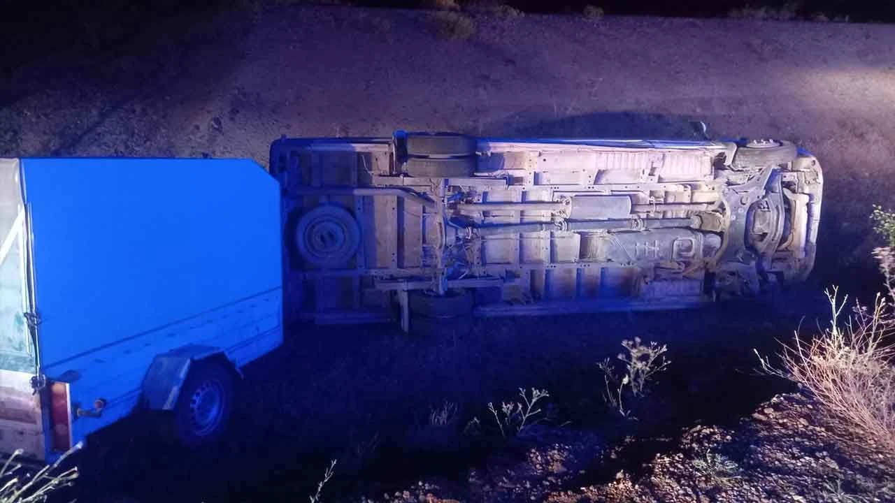 Tunceli'de minibüs şarampole devrildi: 17 yaralı - 1. Resim