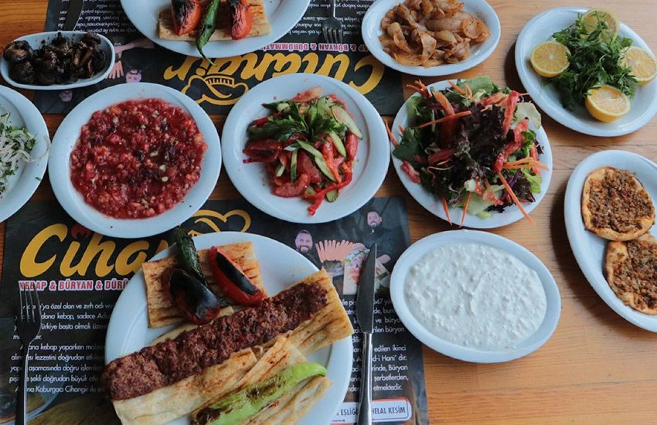 Adana sıcağı besin zehirlenmesi vakasını artırdı: Paket servise dikkat! - 1. Resim