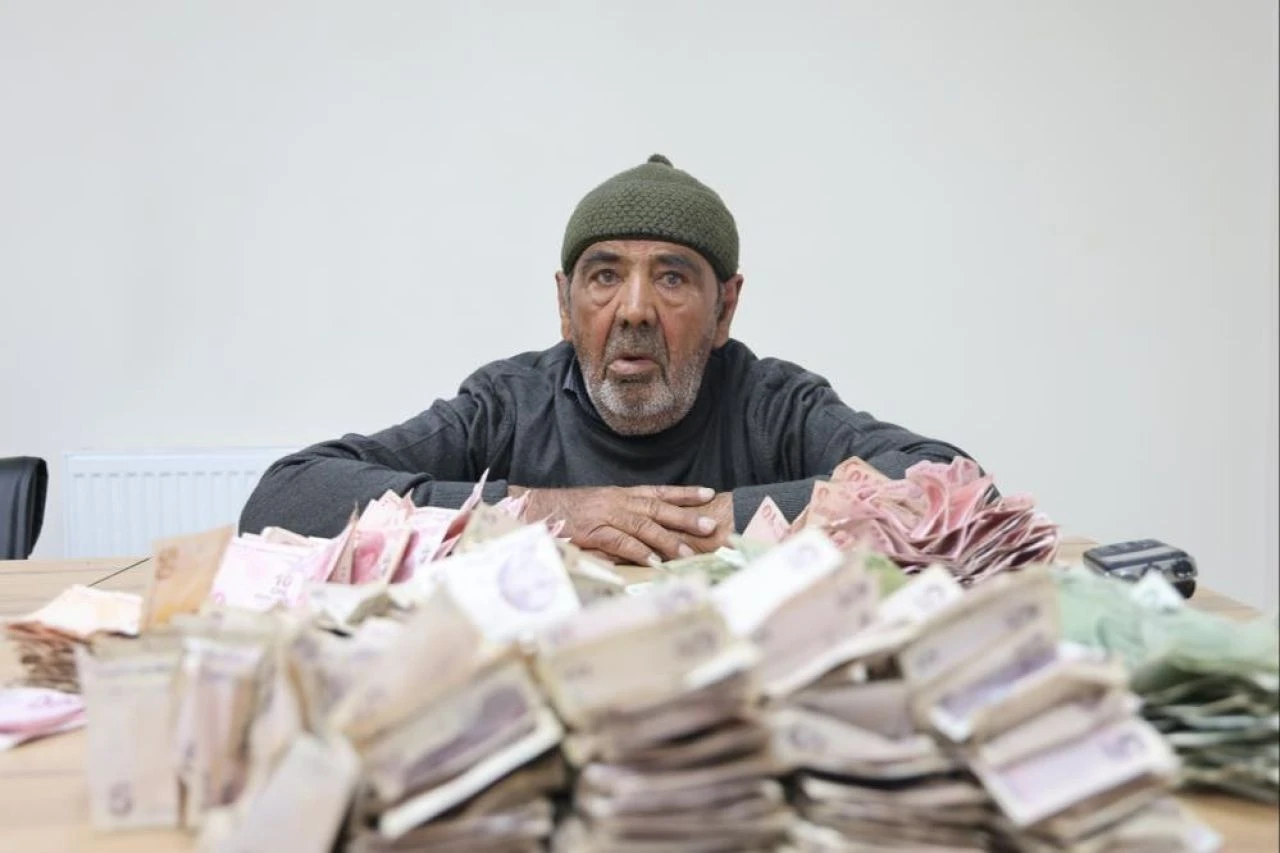 Bir günde 10 bin TL toplayan dilencinin sırrı ortaya çıktı! Bozuk para kabul etmiyor