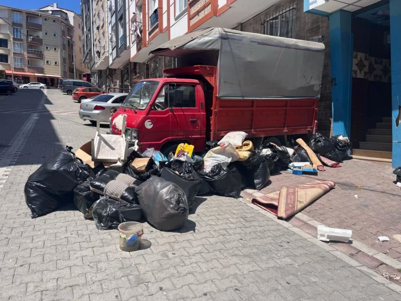 Ceset var zannettiler, ekipler alarma geçti! Eve girince şok oldular - 2. Resim
