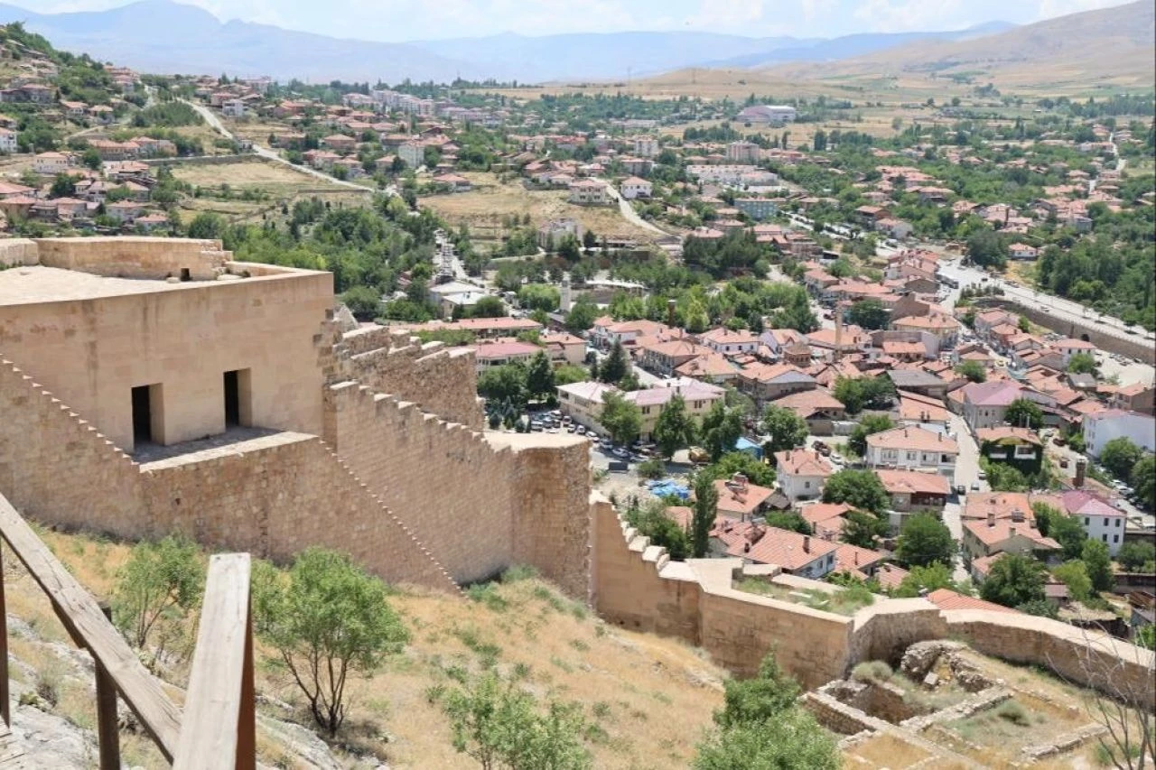 Fethedilemeyen Türk Kalesi olarak biliniyor! Evliya Çelebi'nin Seyahatname'de anlattığı Divriği Kalesi 8 asır sonra bile dikkat çekiyor - 5. Resim