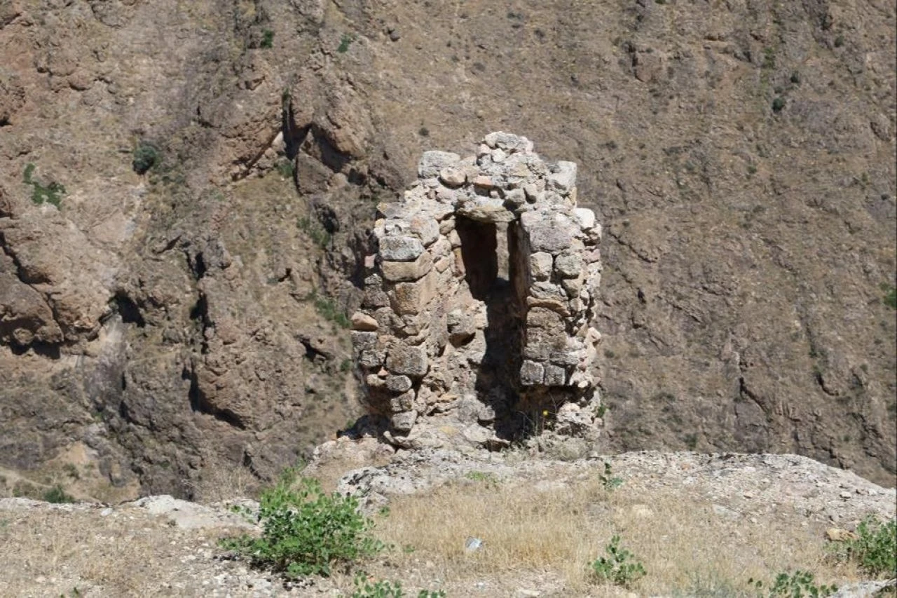 Fethedilemeyen Türk Kalesi olarak biliniyor! Evliya Çelebi'nin Seyahatname'de anlattığı Divriği Kalesi 8 asır sonra bile dikkat çekiyor - 2. Resim