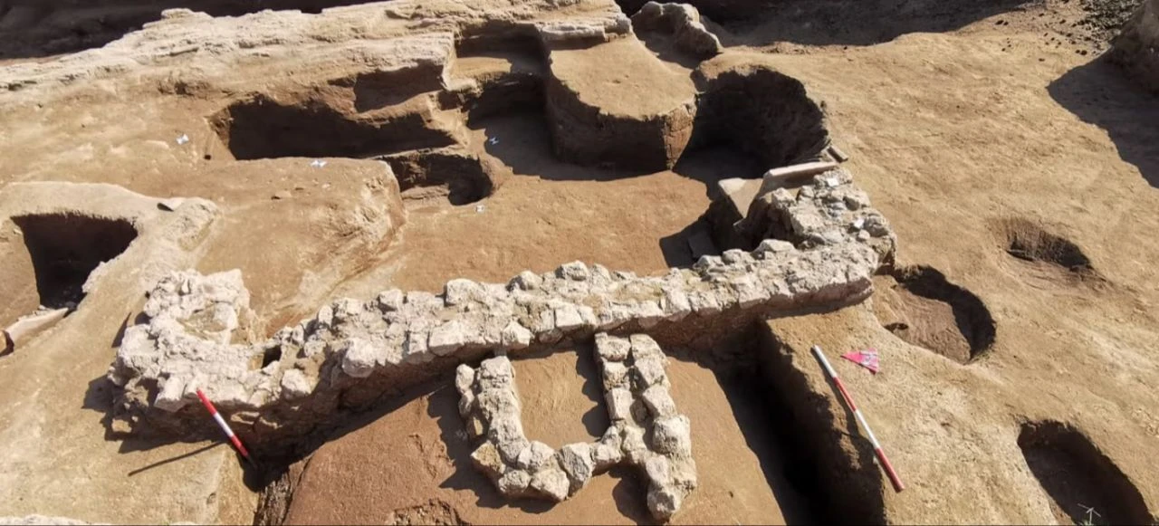 İtalya'da 2.200 yıllık mezarda ortaya çıkarılan iskelet arkeologları şaşırttı