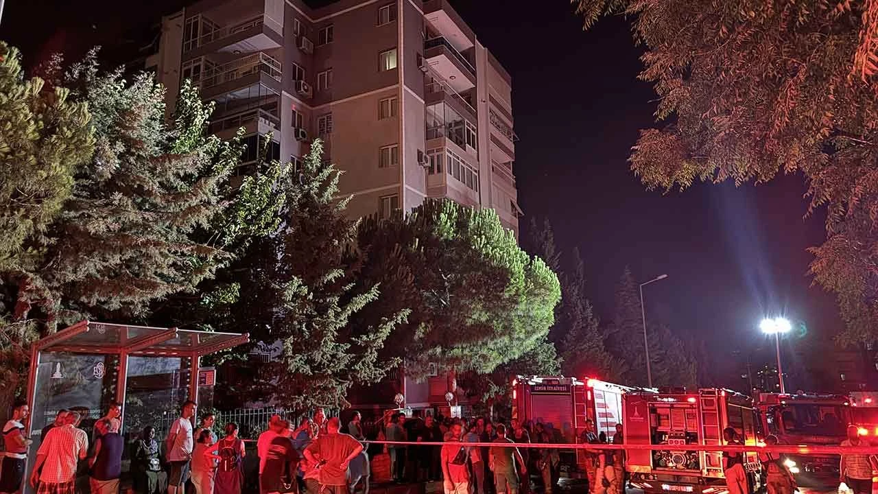 İzmir'de korkutan gece: Mum yangına neden oldu