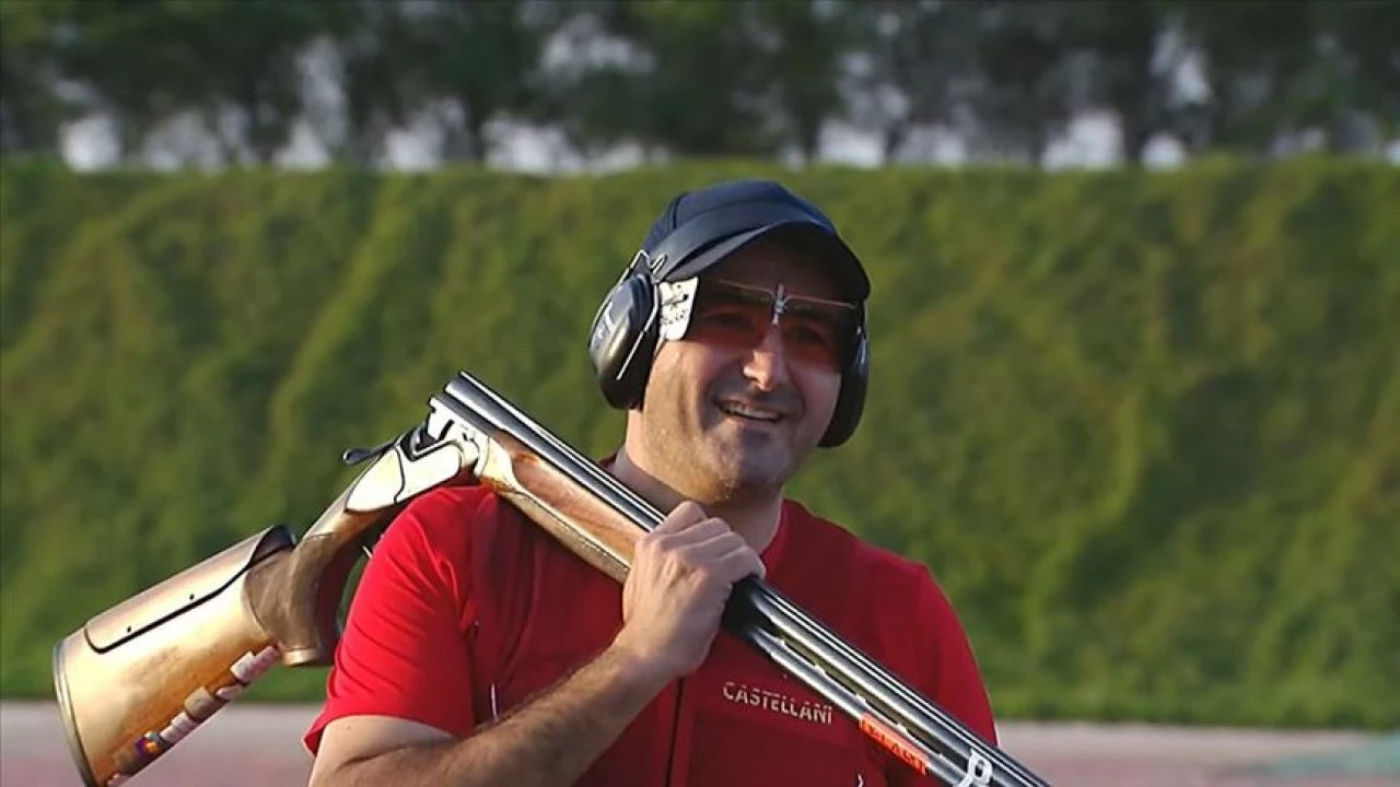 Milli Atıcı Oğuzhan Tüzün, ilk madalyasını 1999'da dünya şampiyonu olarak kazandı - 1. Resim