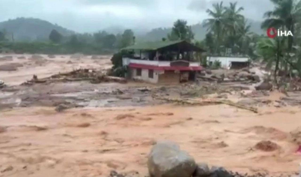Şiddetli yağışlar sel ve heyelanı da beraberinde getirdi! Hindistan'da en az 36 kişi öldü - 1. Resim