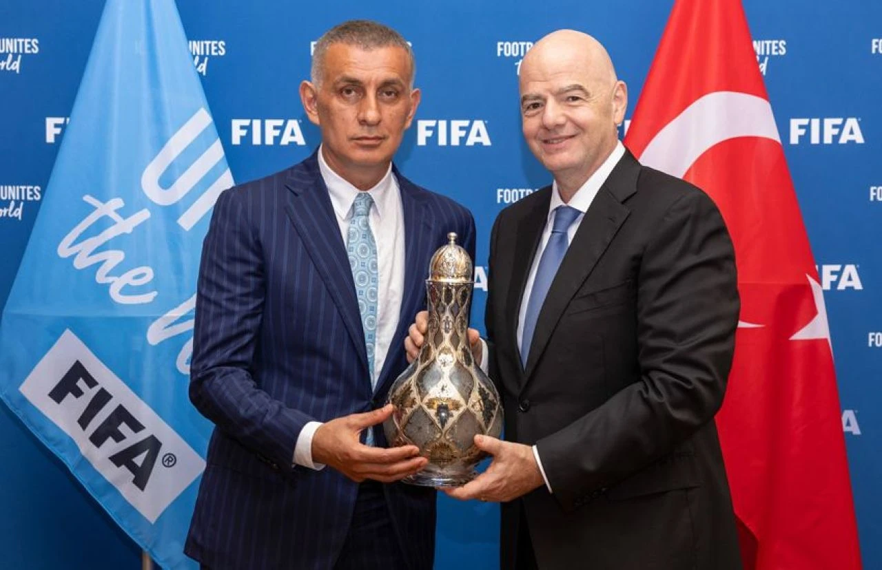 TFF Başkanı İbrahim Hacıosmanoğlu, FIFA Başkanı Gianni Infantino ile bir araya geldi - 2. Resim
