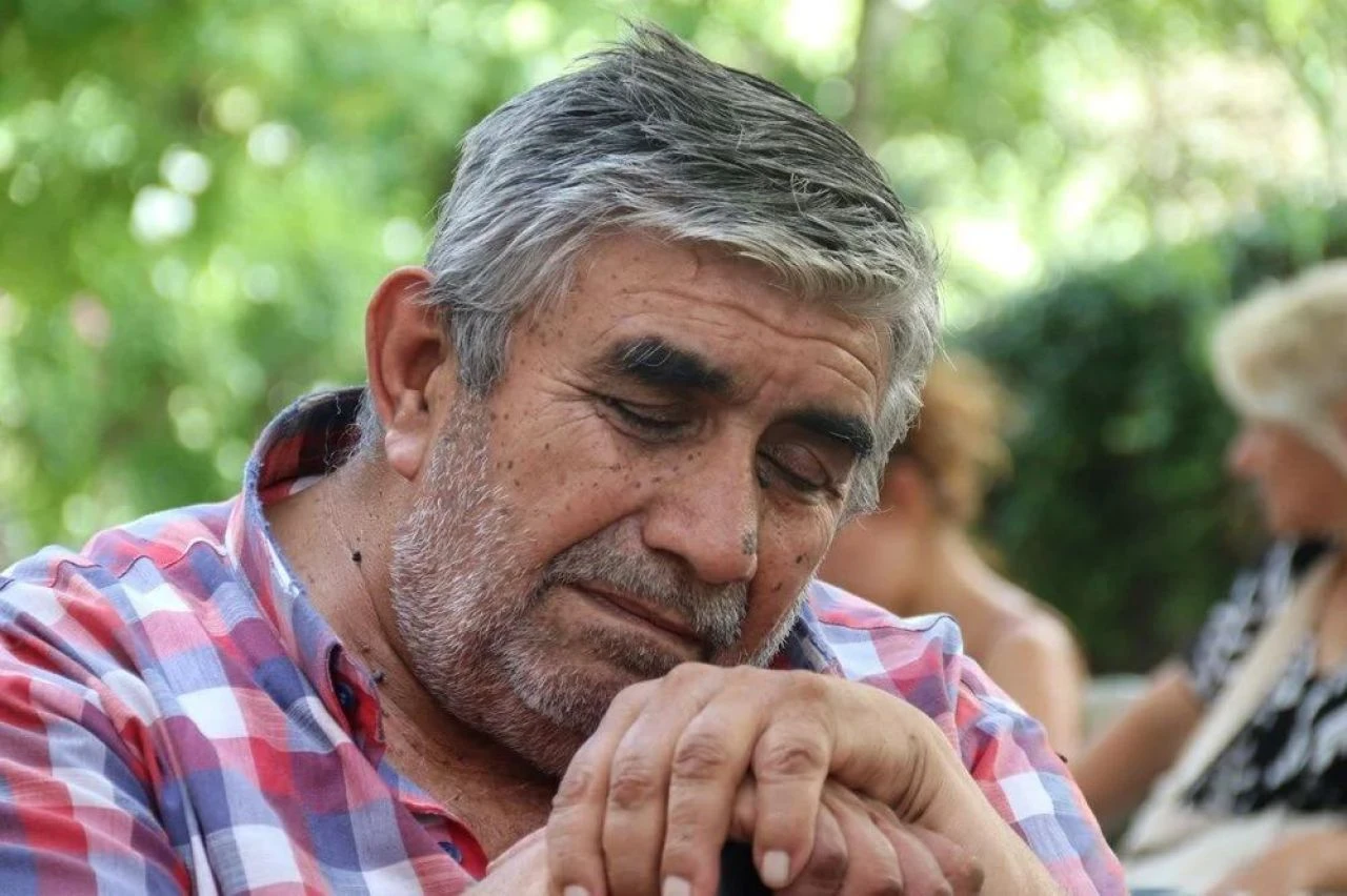 36 yıldır ayakta uyuyordu, tedavi altına alındı! "Herkes uyuduktan sonra çocuk gibi ağlıyorum"