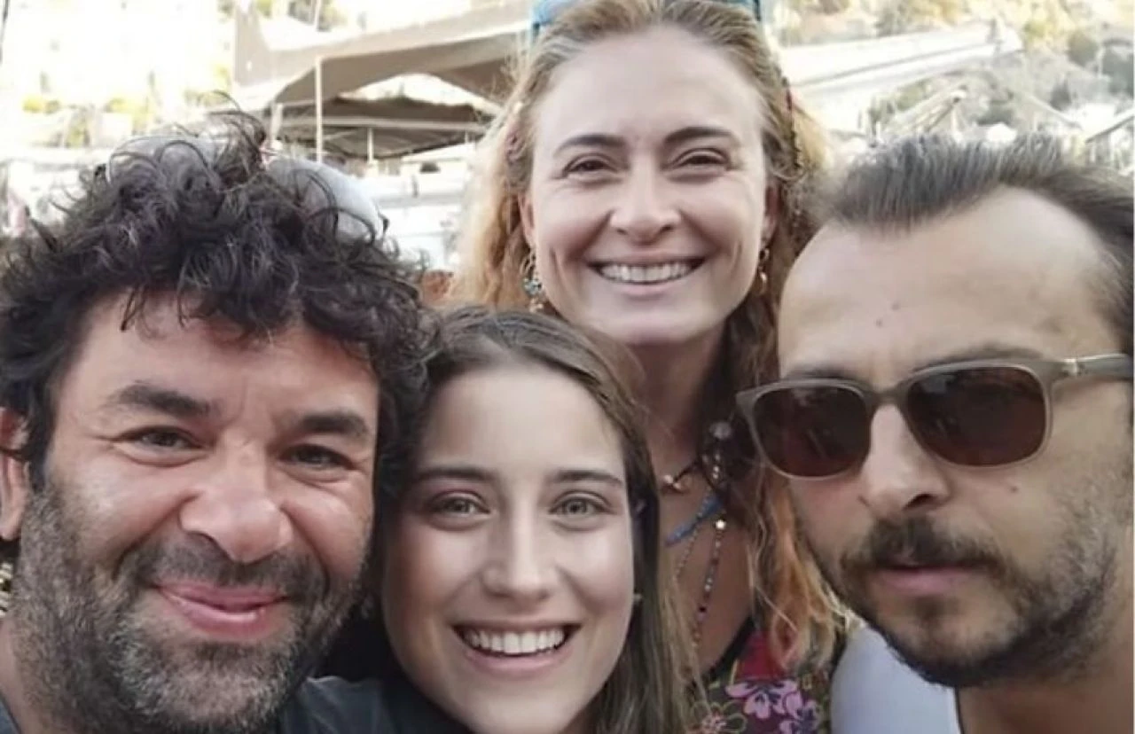 Ceyda Düvenci ile Bülent Şakrak boşandıktan sonra ilk kez buluştu! Melisa ile pozlara ilk yorum Hazal Kaya'dan geldi