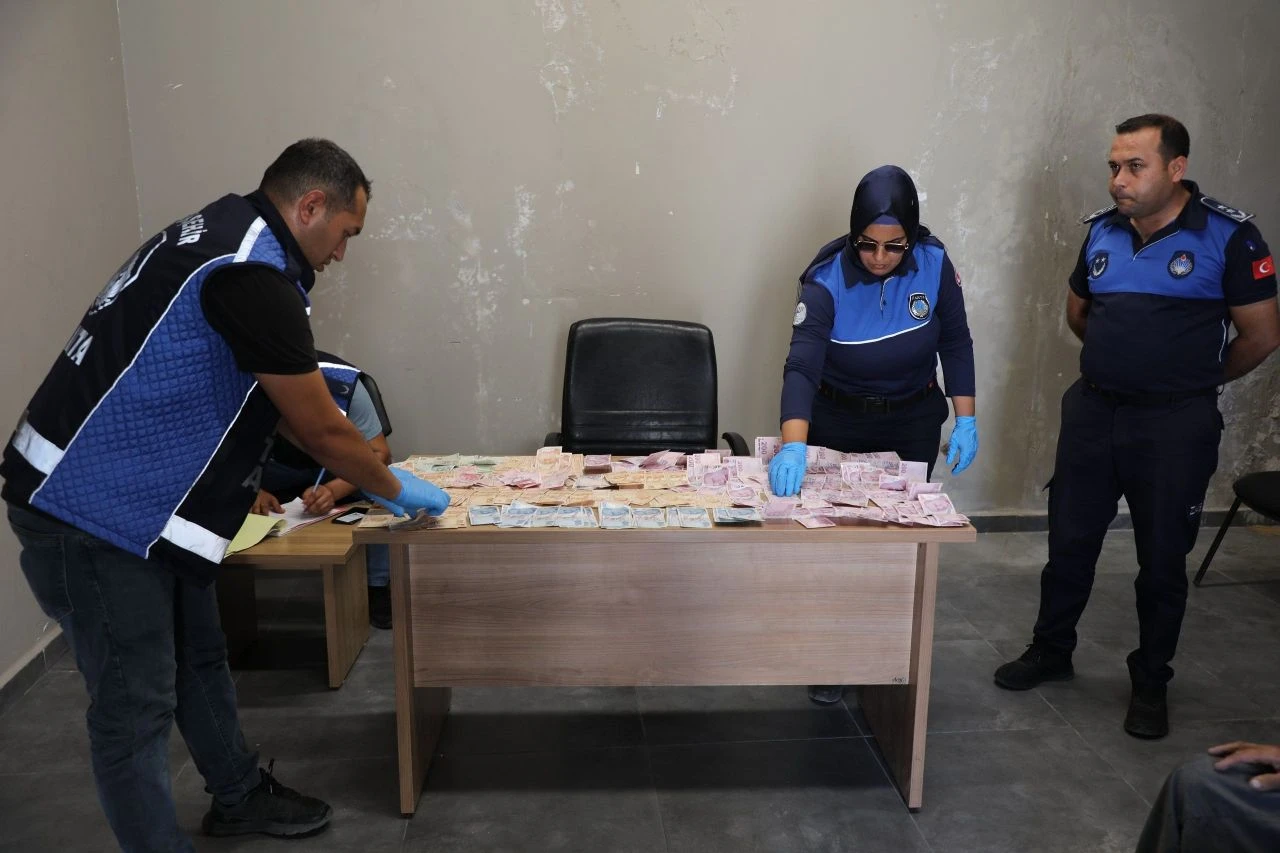 Dilencinin üzerinden rekor düzeyde para çıktı! Sadece 1 günlük kazancı şoke etti - 3. Resim