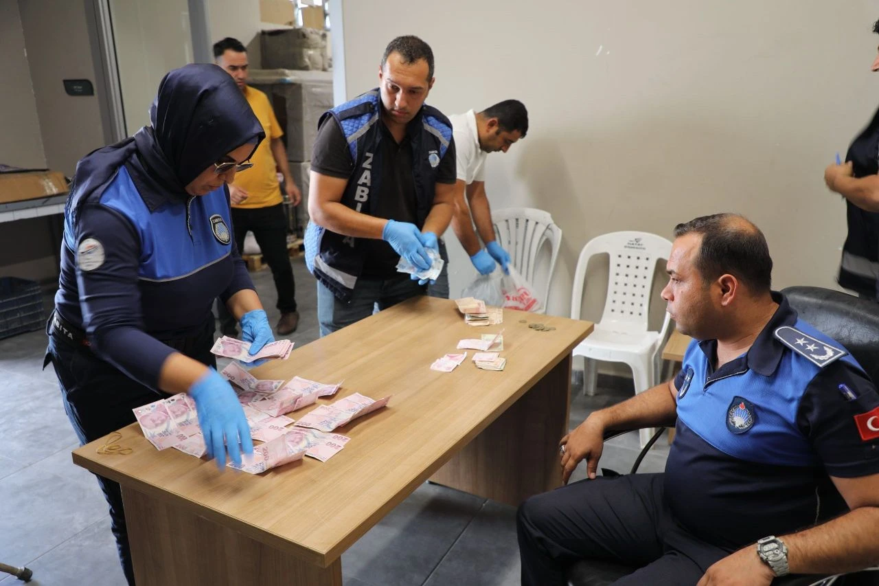 Dilencinin üzerinden rekor düzeyde para çıktı! Sadece 1 günlük kazancı şoke etti - 2. Resim