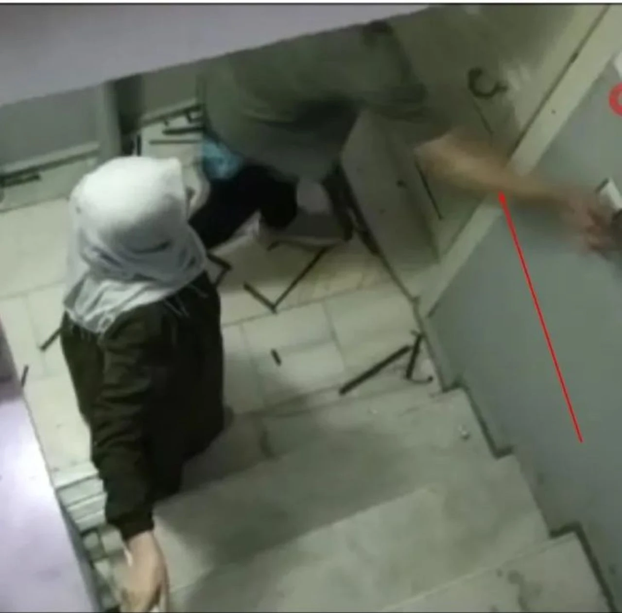 İzmir'de ev sahibi dehşeti! Şehir eşkıyası kapıyı bacayı indirdi: Kapıyı açsam cenazem çıkacaktı - 1. Resim