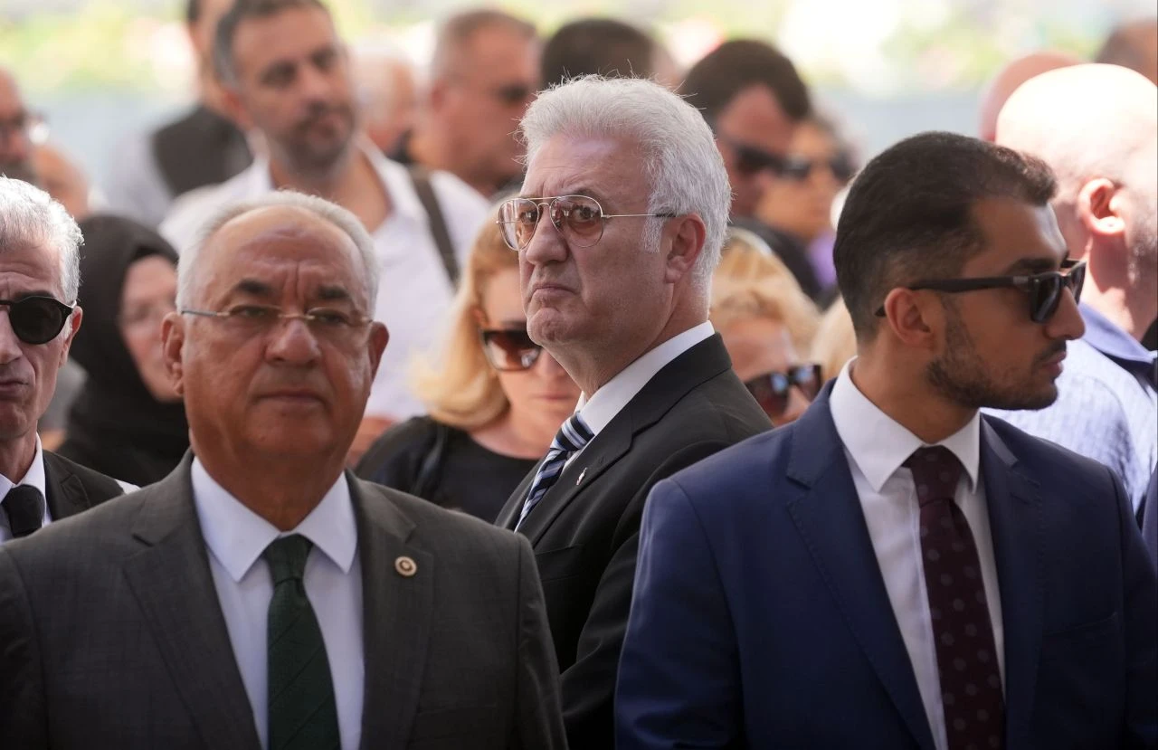 Kenan Işık'a veda! Son yolculuğuna uğurlanıyor - 2. Resim