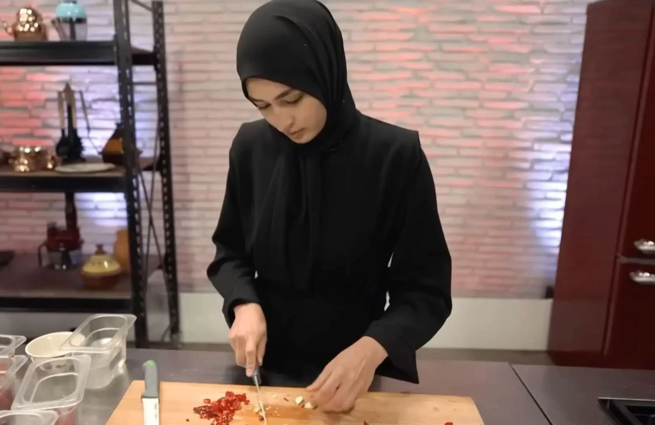 Masterchef'e Fransa'dan gelerek katılan Beyza Aydın'ın aslen Konyalı olduğu biliniyor - 1. Resim