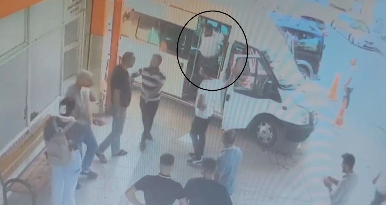 Minibüs şoförünü 9 yerinden ısırdı, kulağını kopardı! Nedeni ise tek kelime
