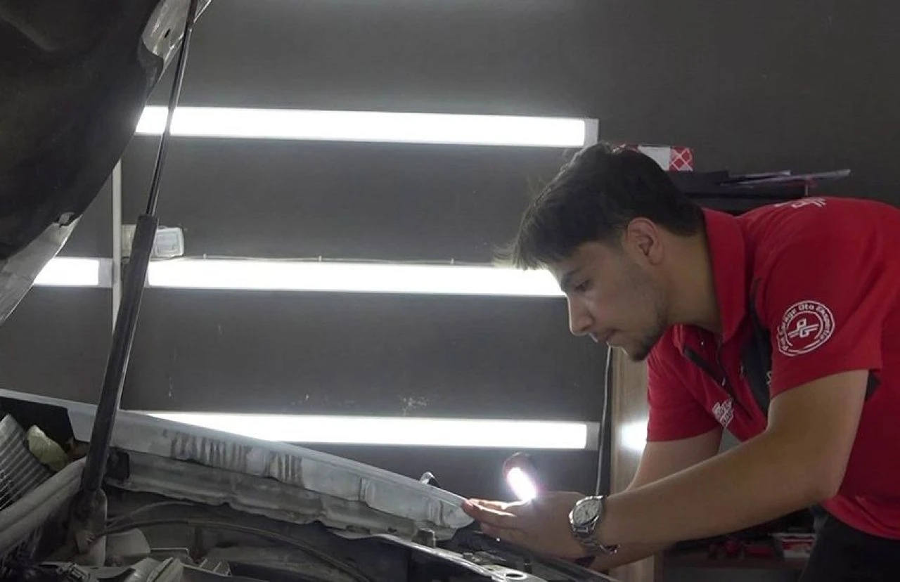 Sıfır aldığı otomobil eksperde şaşırttı: Kuş pisliklerine dikkat! - 1. Resim