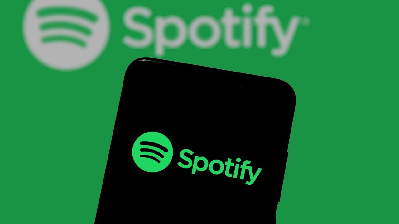 Spotify, ücretsiz kullanıcılar için şarkı sözleri sınırını artırdı