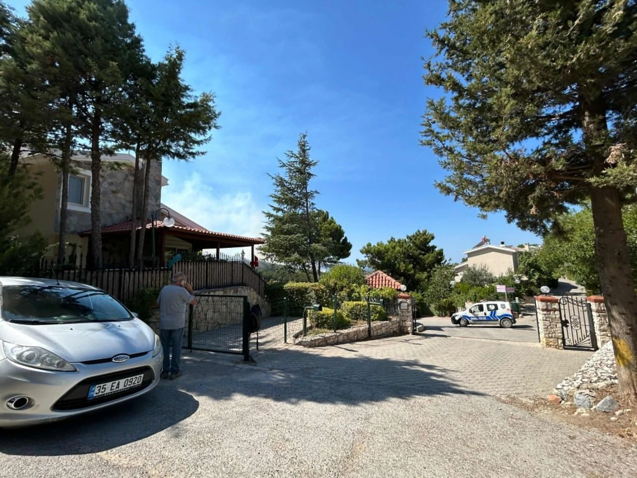 Urla alev alev yanıyor! 120 konut tahliye edildi - 3. Resim