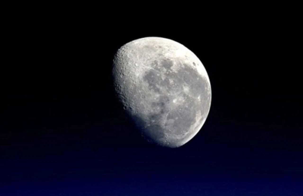 Ay ile ilgili yeni keşif! Bilim insanları sonucu paylaştı: Dünya uydusundaki kabuk oluşumu sürüyor - 3. Resim