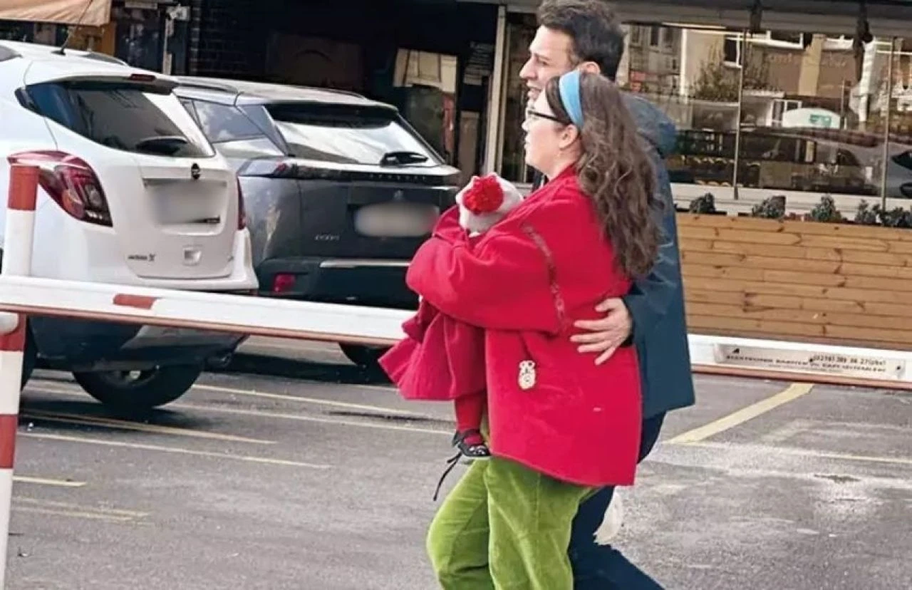 Demet Evgar yalıya taşınıyor! Yeni komşusu ise ünlü oyuncu çıktı
