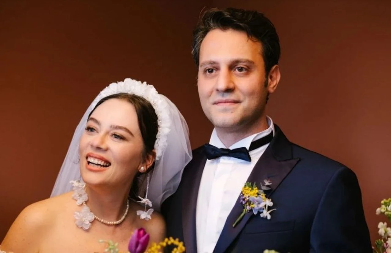 Demet Evgar yalıya taşınıyor! Yeni komşusu ise ünlü oyuncu çıktı