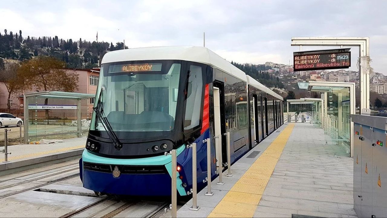 Eminönü-Alibeyköy Tramvay Hattı&#039;nda arıza! Vatandaşlar yolda kaldı