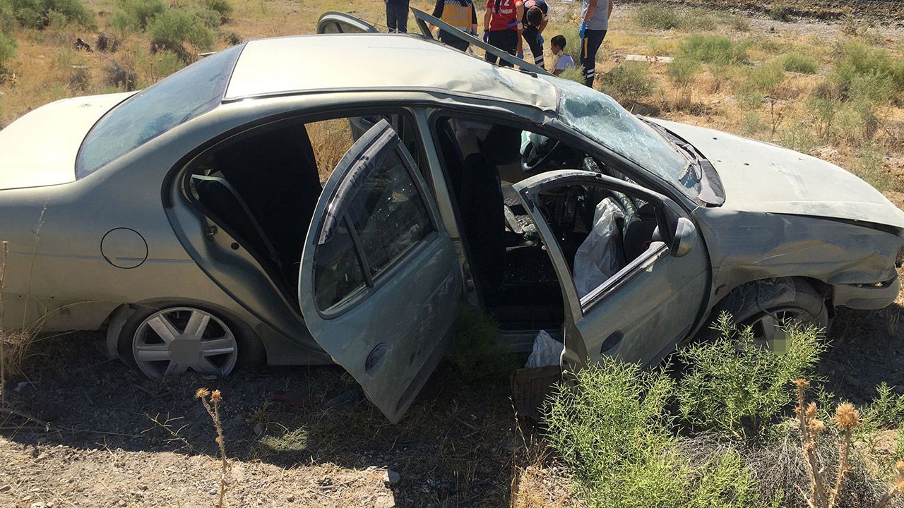 Konya&#039;da yoldan çıkan otomobil takla attı: 7 yaralı