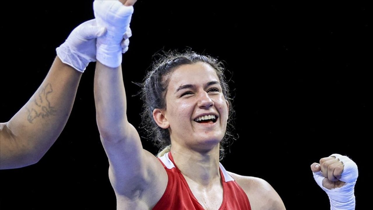 Milli boksör Hatice Akbaş, Yaz Olimpiyatları&#039;nda rakibini 5-0 yenerek yarı finale yükseldi