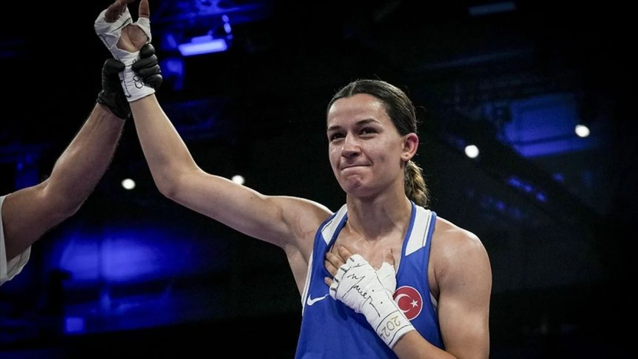 boks Milli boksör Hatice Akbaş, Yaz Olimpiyatları'nda rakibini 5-0 yenerek yarı finale yükseldi - 1. Resim