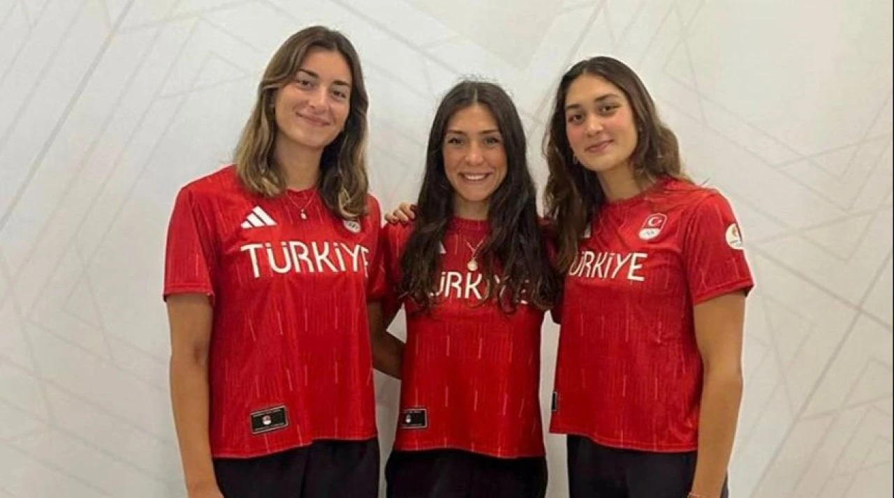 Milli yüzücü Ecem Dönmez, Olimpiyat yarışı öncesi Fenerbahçeli arkadaşlarıyla buluştu - 2. Resim