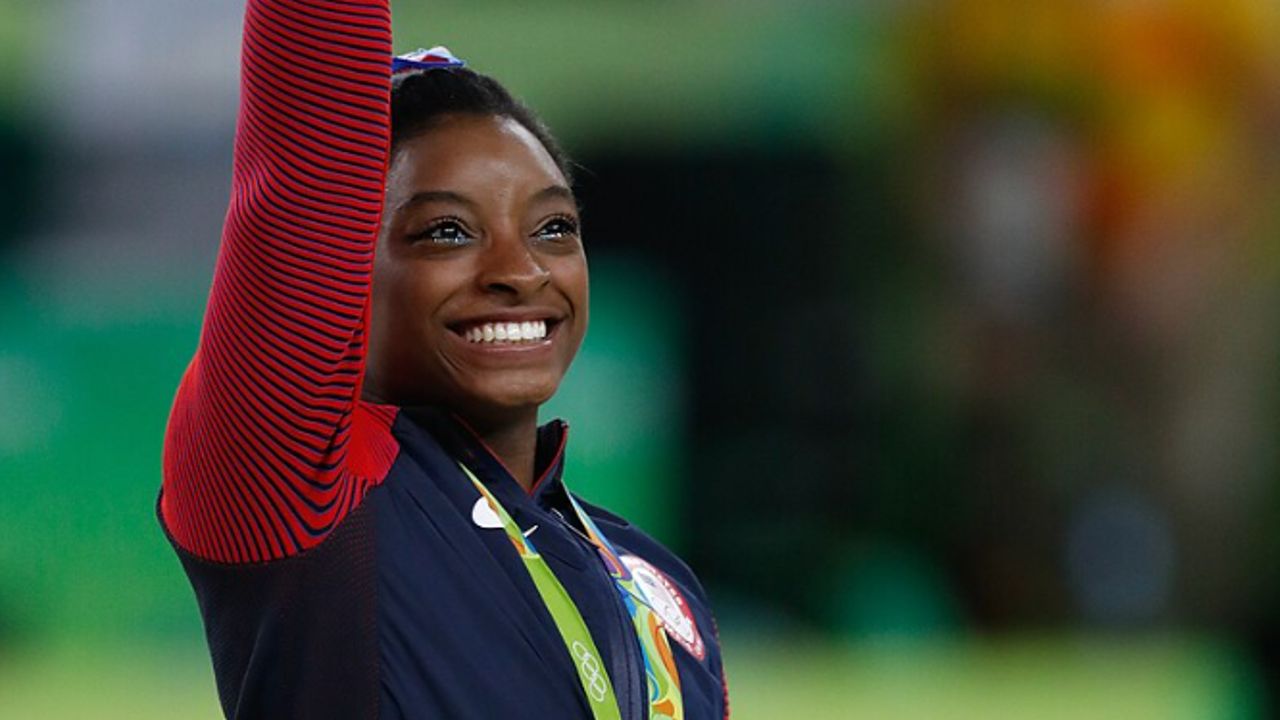 Olimpiyatlar’da yer alan Simone Biles, 16 yaşında iki Dünya şampiyonası altın madalyası kazandı