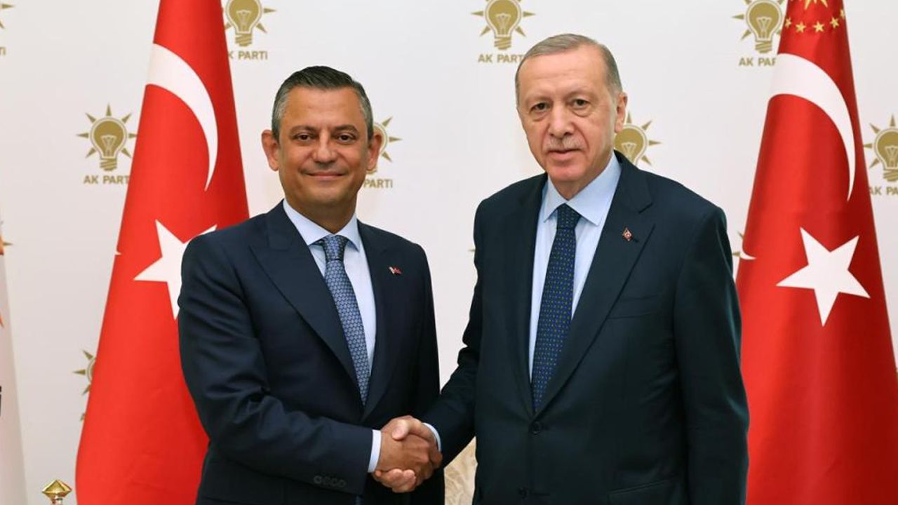 Özgür Özel&#039;den Cumhurbaşkanı Erdoğan&#039;a emekli maaşı çağrısı: 17 bin 500 TL olsun, bütün SGK borcumuzu kapatalım