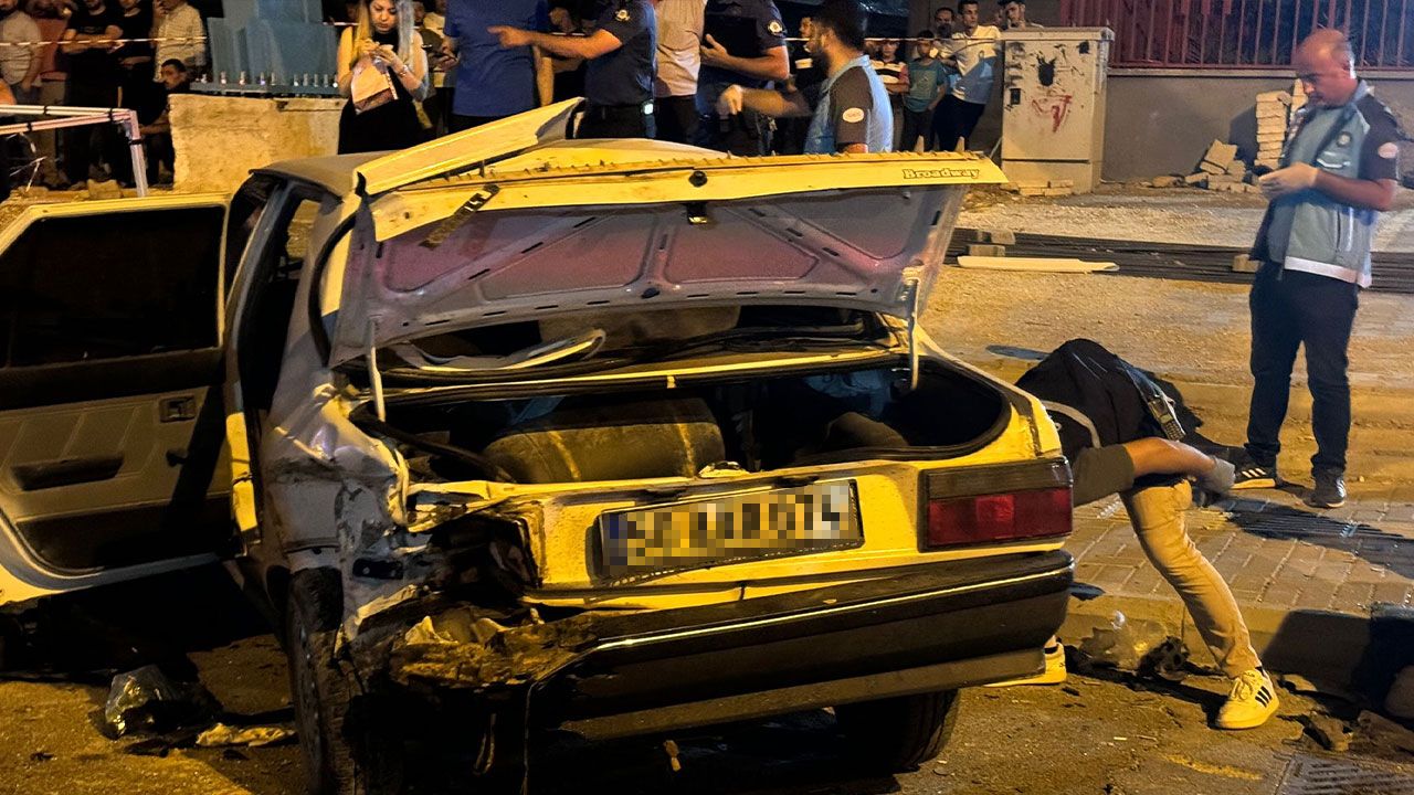 Şanlıurfa'da feci kaza! Otomobil kalabalığa daldı: Ölü ve yaralılar - 2. Resim