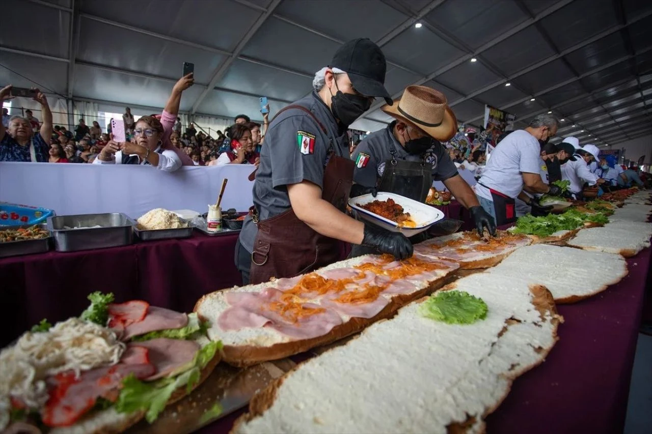 Yok böyle sandviç! Tam 76 metre: Rekorlar kitabına girdi - 2. Resim