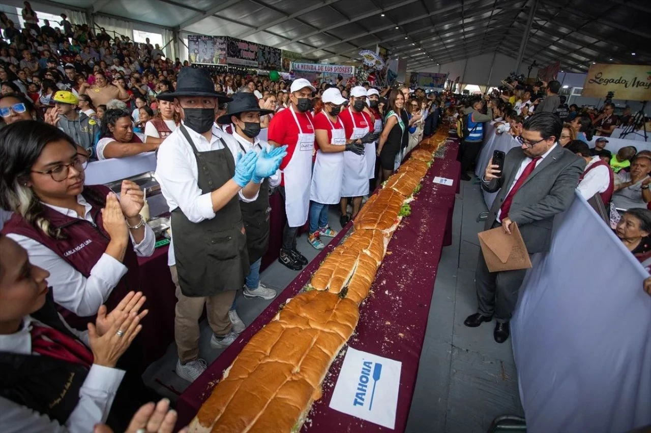 Yok böyle sandviç! Tam 76 metre: Rekorlar kitabına girdi - 5. Resim