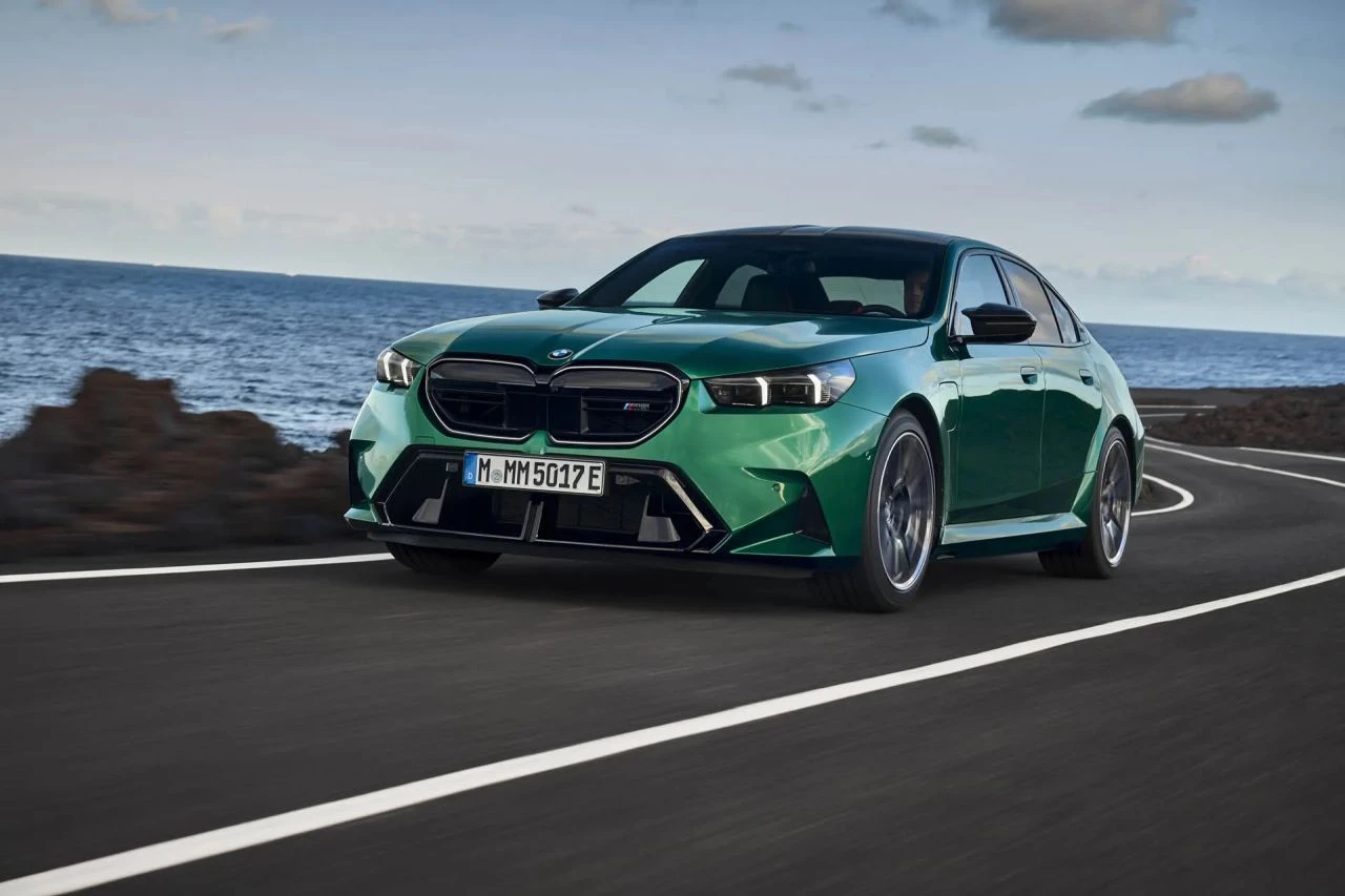 2025 BMW M5 Touring modelinin tanıtılacağı tarih açıklandı - 1. Resim