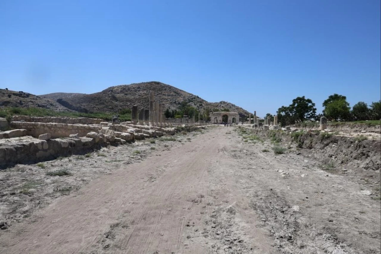 Adana Antik kentinde Anadolu'nun ilk camisi keşfedildi! İsmi Orta Çağ, İslami ve Bizans kaynaklarında geçiyor